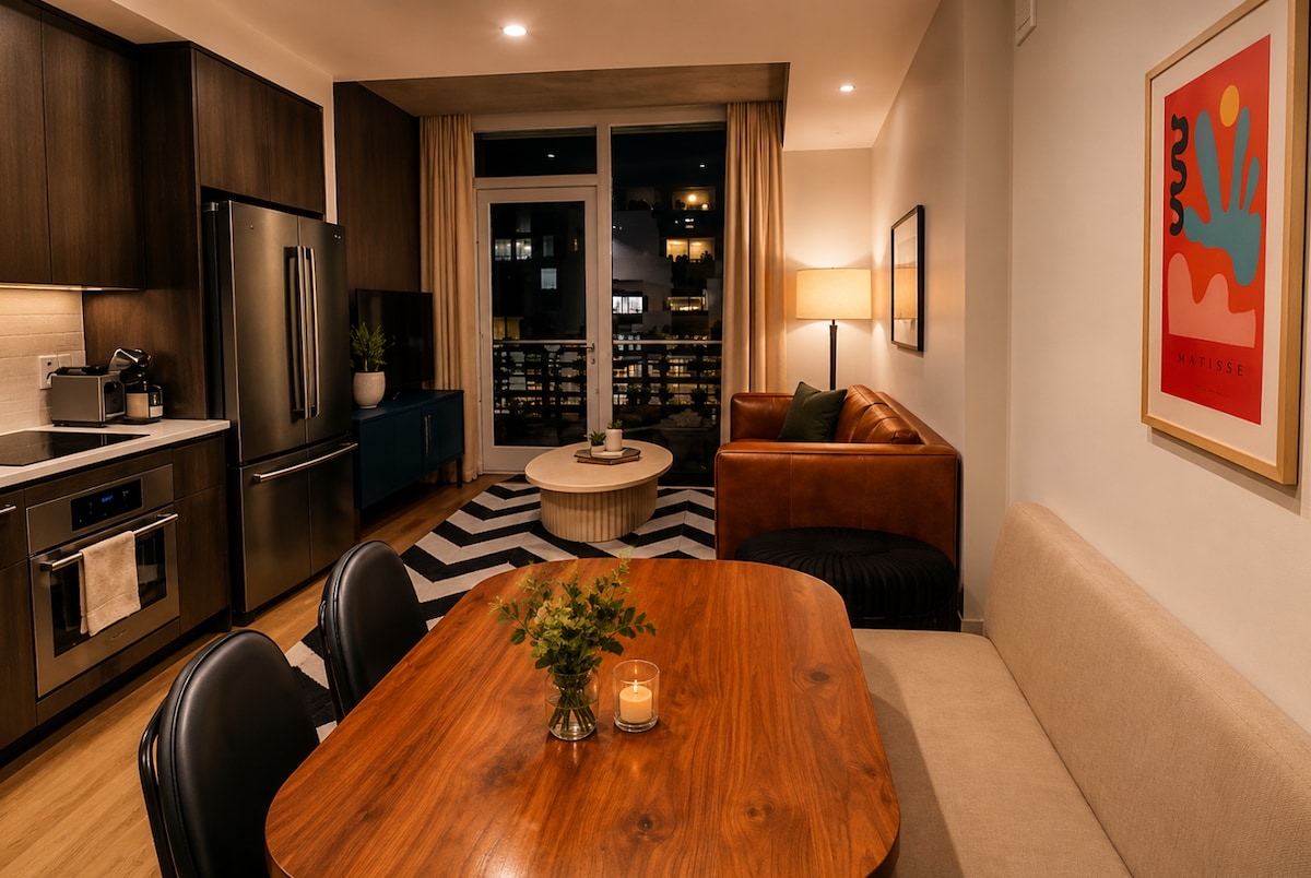 Rainey Street Luxury High Rise with Rooftop Pool
