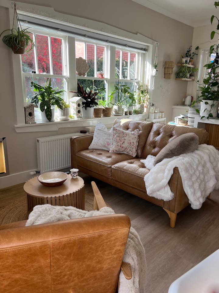 Centrally Located Cozy Renovated Home, Female Only - Ballarat