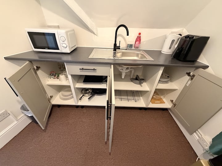 Large 2nd Floor 1-bed Flat, Centralgosport|parking - Gosport
