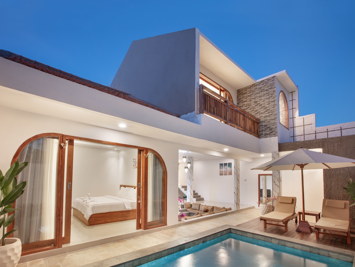 Home in South Kuta · ★New · 2 bedrooms · 2 beds · 2 private baths, comparabile Airbnb