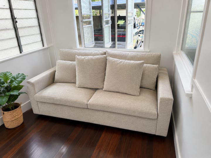 Retro Coastal Cottage | Walk To Beach - Redcliffe