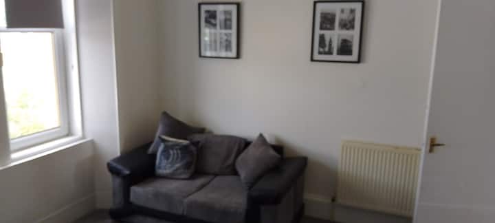 2 Bedroom - 2 Minute Walk 2 The Beach - 2nd Floor - Millport