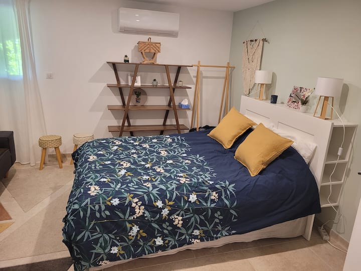 Grande Chambre Indépendante Avec Accès Au Jardin - Forcalquier