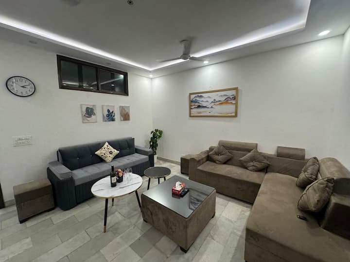 2bhk Luxurious House In Lajpat Nagar Four - New Delhi