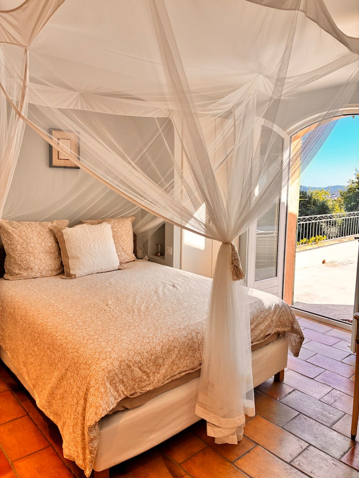 Haven For Creatives, Writers, Yogis, Francophiles - Grasse