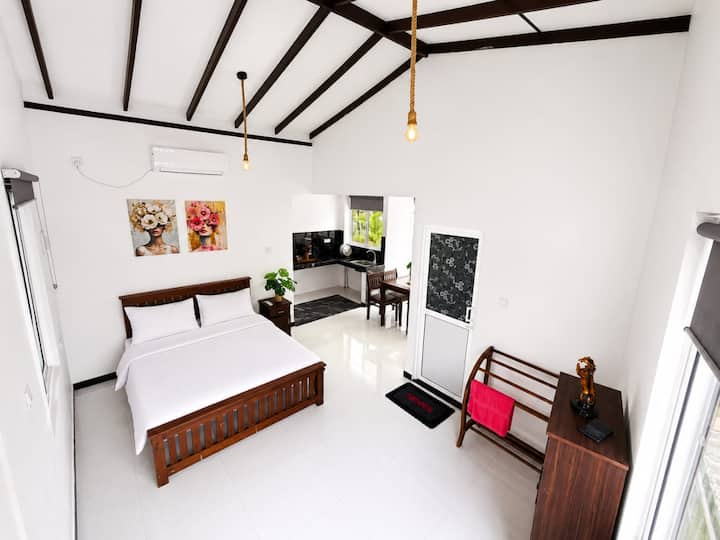 Fully Equipped Studio/work & Relax/walk To Beach - Sri Lanka