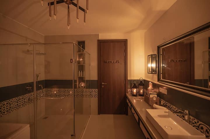 Full bathroom 1 image 1