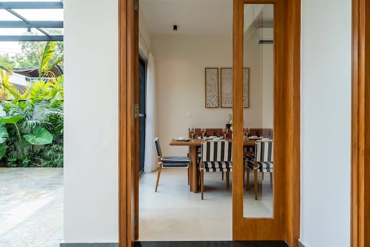Dining area image 2