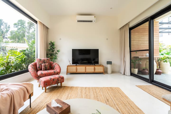 Living room image 4