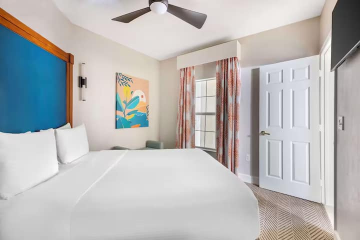 Family Space 2 Suite Near From Disney Adventures - Orlando, FL