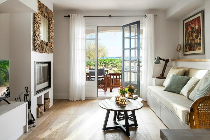 Beachfront Design Flat With Private Garden - Llançà