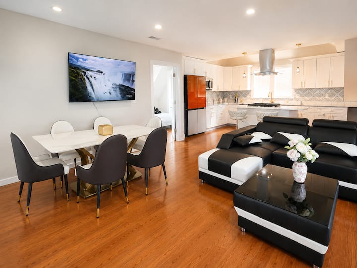 Luxury Beachside Apart • Ocean View • Free Parking - Marblehead, MA