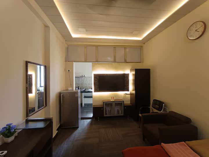 Neat & Affordable Ac Room Near Airport & Bkc. - Mumbai