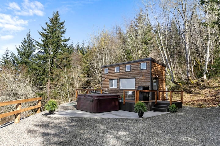 Tiny Retreat W/ Strait Views & Hot Tub - Lake Crescent, WA