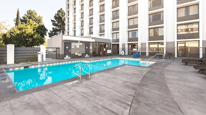 Pet-friendly Inn | 5.84mi To Levi's Stadium - Milpitas, CA