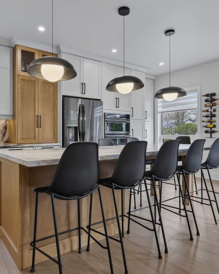 Lake Simcoe Retreat | Lake Across Street Luxury - Innisfil