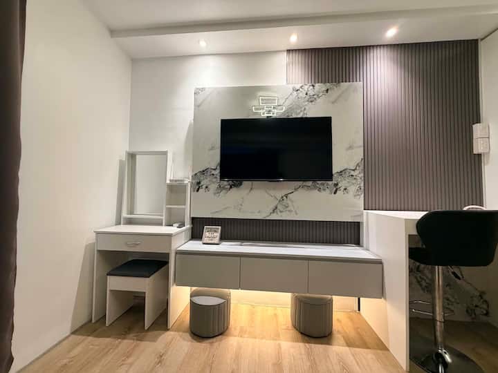 Quiet & Elegant Studio On The 17th Floor - Bacolod