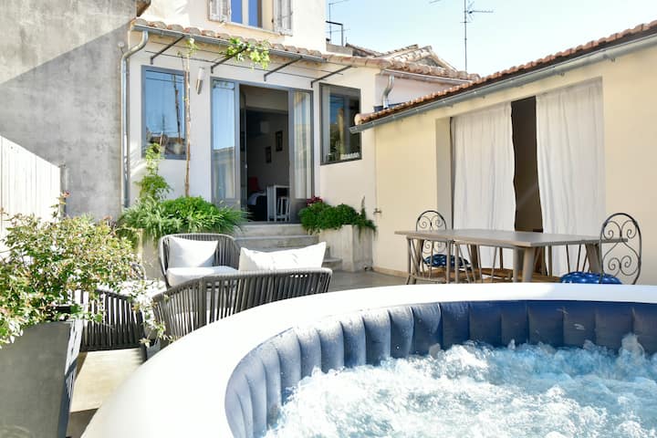 Belle Maison Entière, Terrasse, Jacuzzi, Garage - Arles