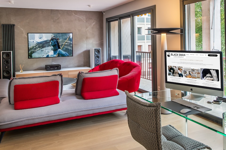 The Collector Albigny · Luxe Lake Residence — photo 2