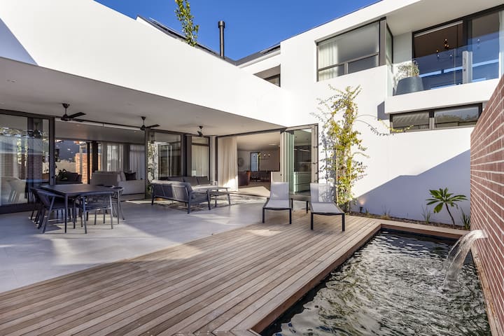 Magnificent Four-bedroom Villa In Heart Of Town - Stellenbosch