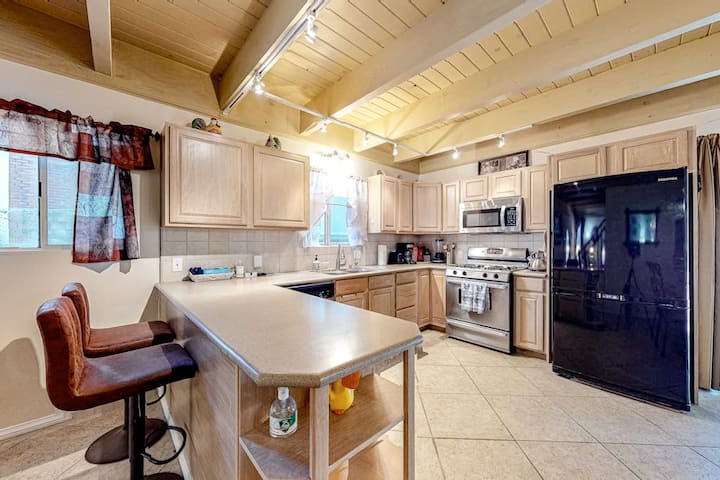 Rural 4br Dog Friendly | Fireplace | Deck - Crestline, CA