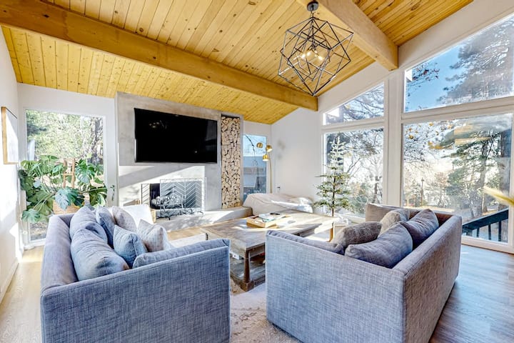 3br Serene Forest Escape With Modern Deisgn - Running Springs, CA