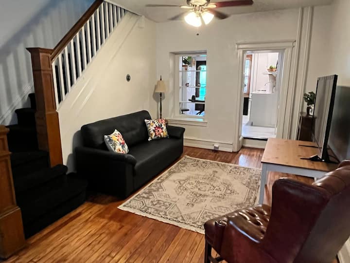 Phila/manayunk • Sleeps 6-8 • Train 1 Block Away - Bala Cynwyd, PA