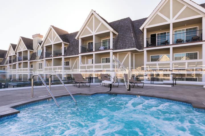 3 Beachfront Units W/ Outdoor Pool + Free Parking - Oceanside, Californie