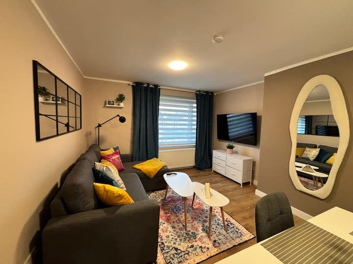 New Comfortable 2-bed Home With Parking On Street - Edinburgh