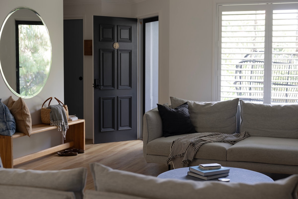 Top Airbnb: Design-led Beach house • Gardens • Walk to the Sea in Yamba