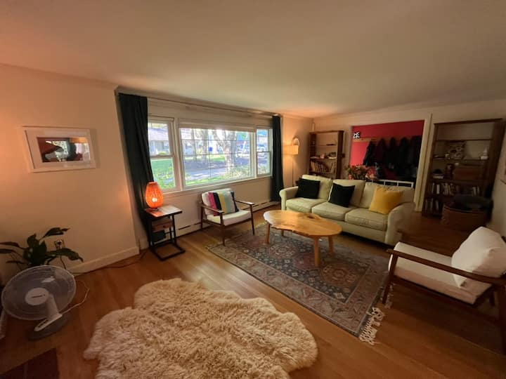 Spacious 5-bdr In Sought-after Neighborhood - Burlington, MA