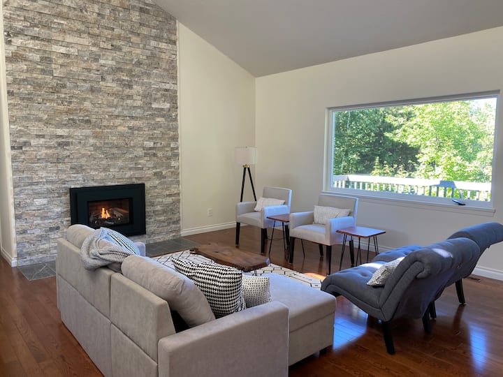 Top Of The Hill - Forest Home - Horseshoe Valley