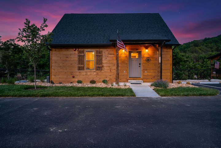 The Finn: Fish Camp In Beautiful Ozark Mountains. - Branson, MO