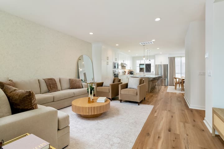 New 4br Carlsbad Townhome W/ Heated Resort Pool - Carlsbad, CA