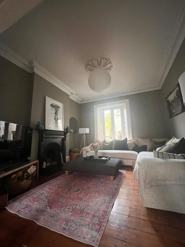 Grand Victorian Gem With Secret Garden Retreat - Bray
