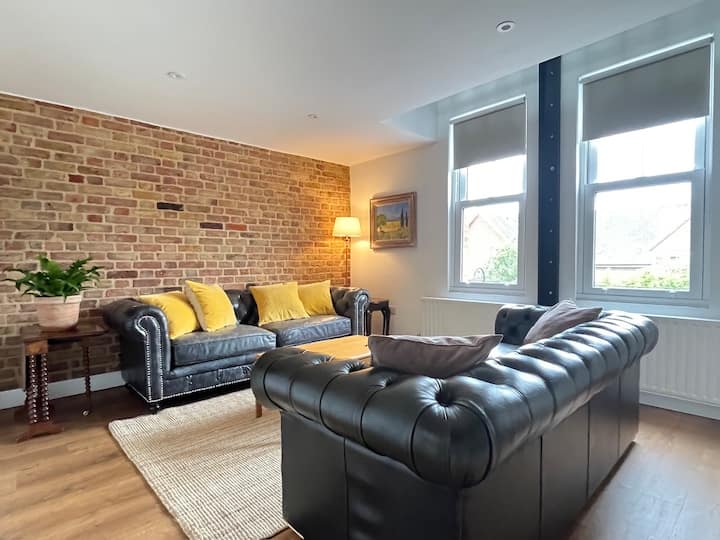 Two Bedroom Period Apartment - Enfield