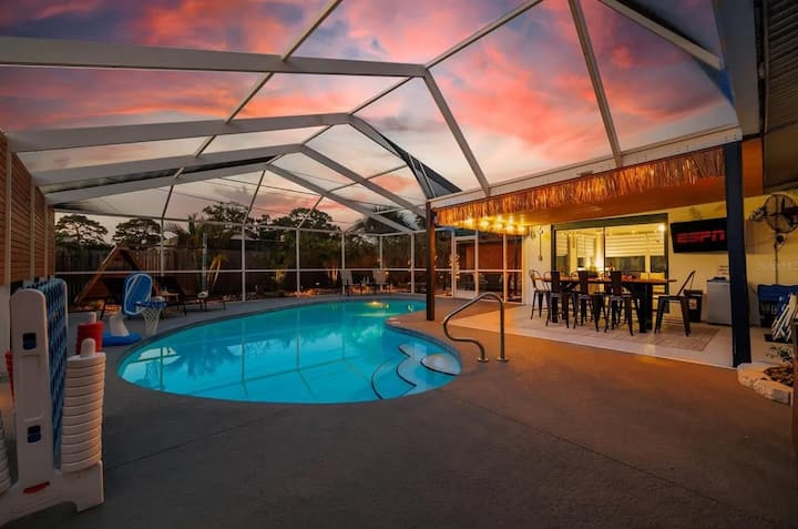 Tropical Heated Pool Oasis Near St Pete Beach - St. Petersburg, FL