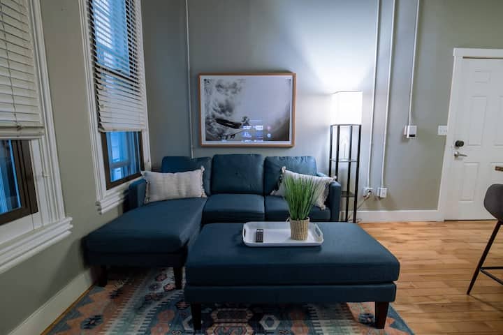 Majestic King Bed Residence In City Center Gr Unit - 그랜드래피즈