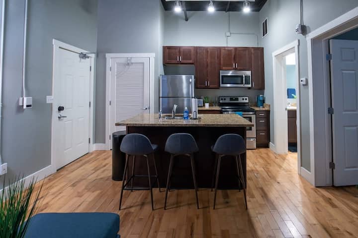 Majestic King Bed Residence In City Center Gr Unit - Grand Rapids, MI