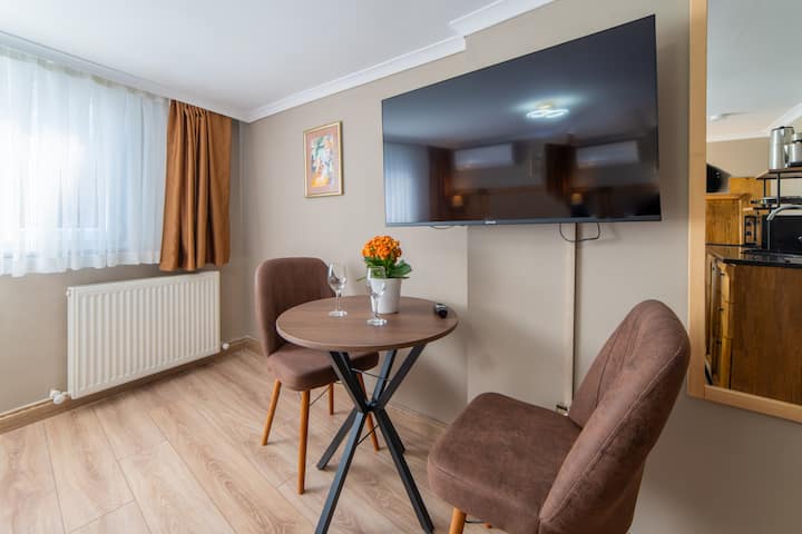 A Luxury Studio Apartment With Low Ceilings 7 - Istanbul