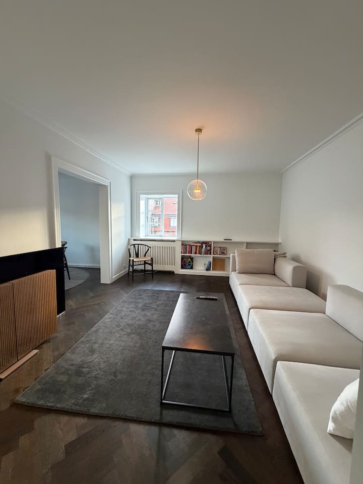 Luxury Refurbished Apartment - 