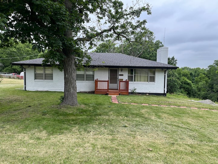 Spacious 4br Home Near Kc Stadiums & Downtown - Kansas City, KS