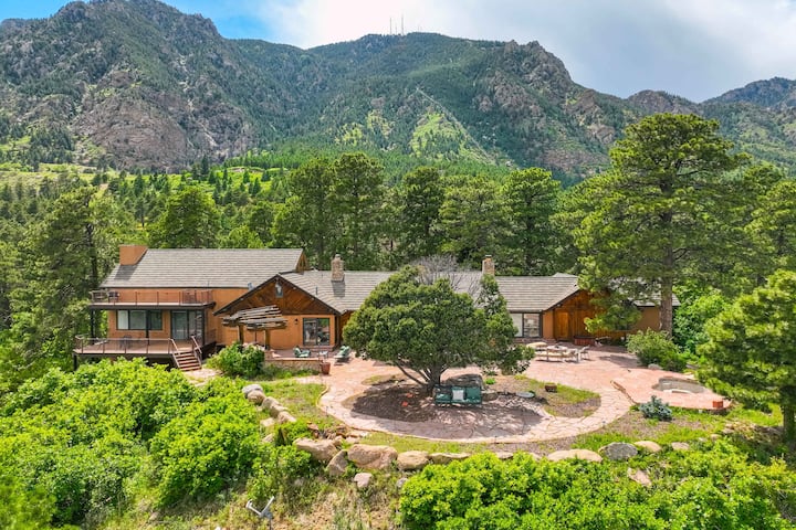 Neal Ranch! Massive Secluded Lodge W/ 360 Views - Colorado