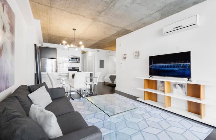 Prime Downtown Montreal Stay - LaSalle