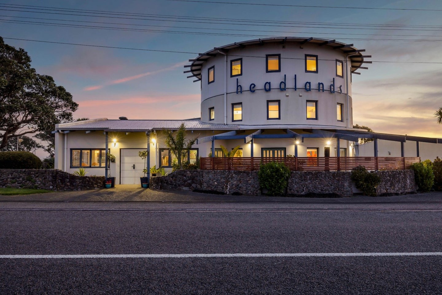 Headlands Hotel Opunake 1