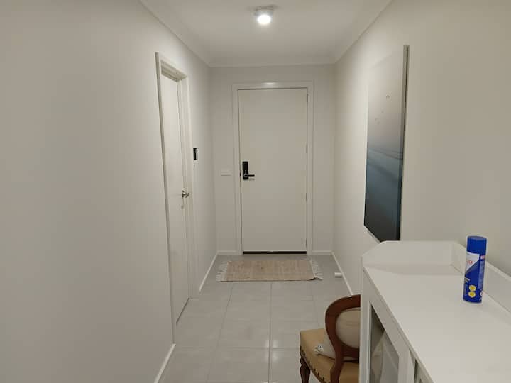 House In Shepparton North Calm And Peaceful. - Shepparton