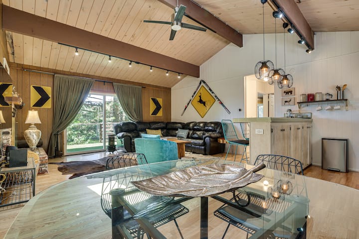 Overlooking Lake Gregory! Crestline Family Cabin - Crestline, CA