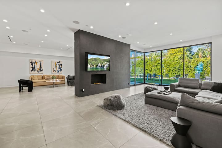 Magnificent Luxury House Right By Santa Monica - Santa Monica, CA