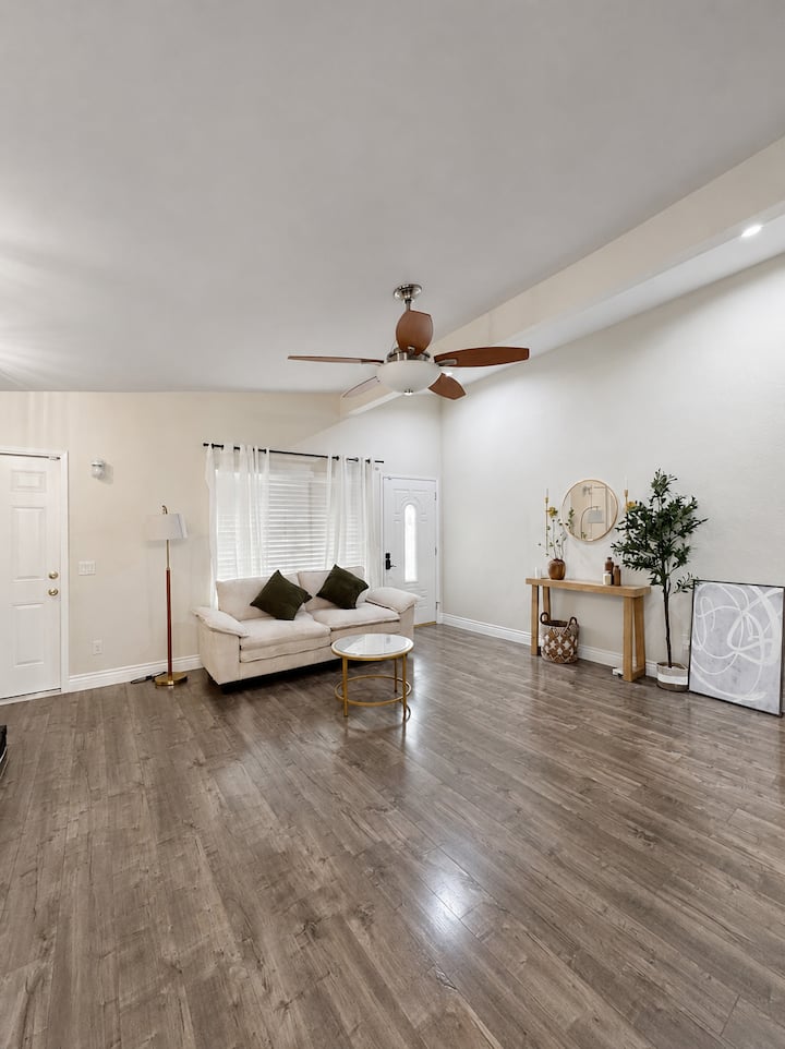 Goldenhaven Redlands
Home Near Hospital/university - Redlands