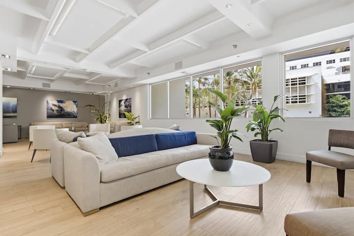 Lincoln Rd Parking |Pool | Office | Balcony| Beach - Miami Beach, FL